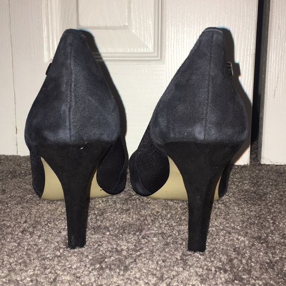 Black Anne Klein heels - Picture 3 of 3